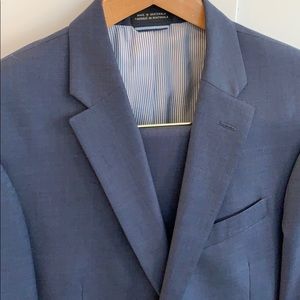 Like new Tommy Hilfiger 100% wool men’s suit.